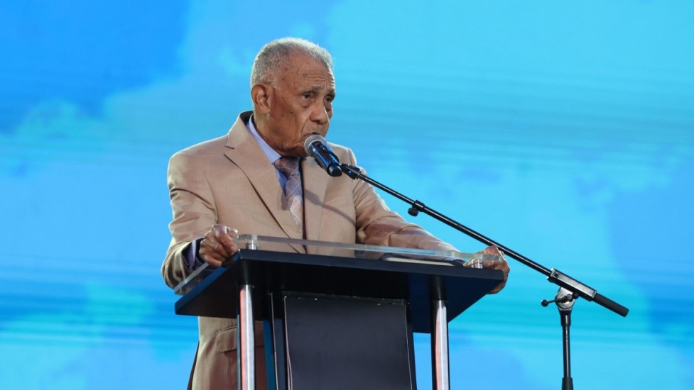 Ezequiel Molina dice Nuria Piera: " nos ha declarado la guerra a los pastores"