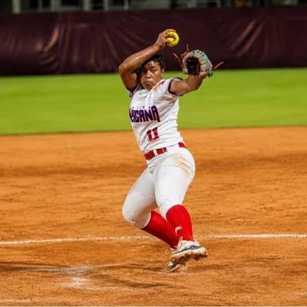 Dominicana  Anyela Gómez estrella del montículo del equipo sóftbol de RD