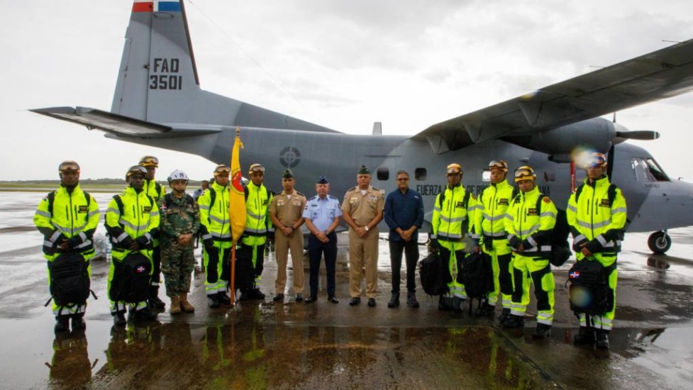 Regresan al país los 19 socorristas rescatistas dominicanos que participaron en misión humanitaria en Venezuela