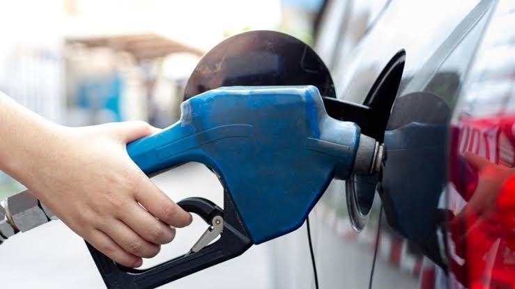 La Gasolina y el gasoil regular bajan RD$5 por galón la gasolina premium y el gasoil óptimo reducen RD$3