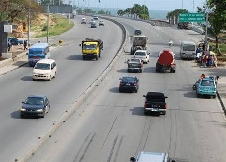 Continúa este domingo cierre parcial  en la Autopista Las Américas debido a los trabajos de instalación de las vigas centrales