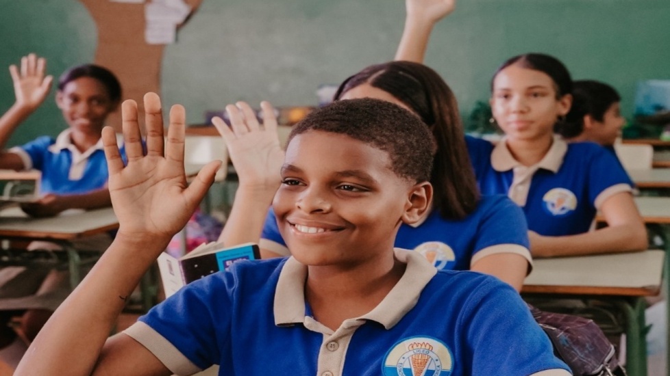 Aprueban propuesta del ministro de Educación, para mejorar las acciones que buscan proteger a los estudiantes de la violencia dentro y fuera de las escuelas.