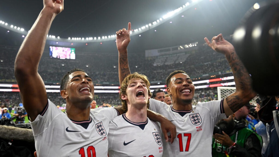  Inglaterra le propina a México su primera derrota en un Mundial en el Estadio Azteca; Adios a Brasil, resúmen 