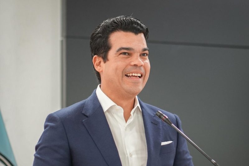 Wellington Arnaud suma el respaldo de 114 alcaldes y 36 diputados a nivel nacional