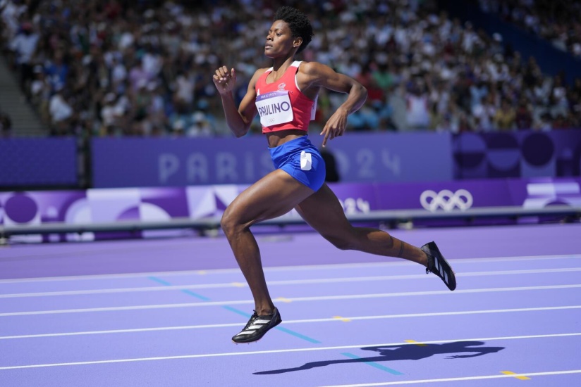 Marileidy Paulino provoca ovación ensordecedora en el Estadio Olímpico Félix Sánchez; Reinas del Caribe aplastan a Cuba, hoy frente a PR