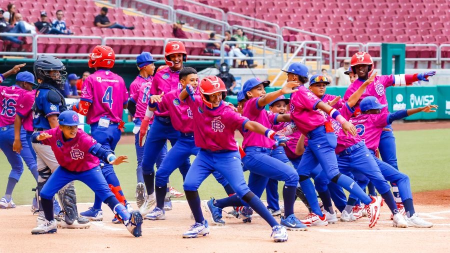 Selección dominicana derrota por nocaut fulminante17-7 a Puerto Rico  en Serie del Caribe Kids
