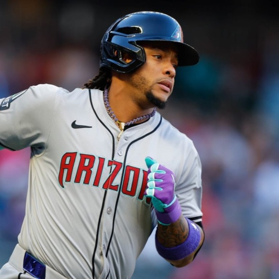 Marte vuelve a Phoenix para pruebas de rodilla; espera jugar en 2026
