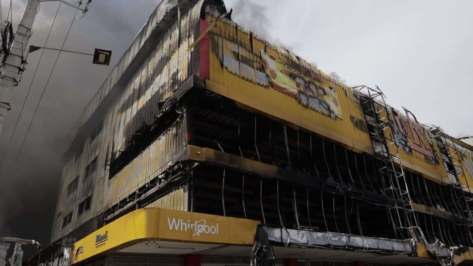 Imponen medida de coerción contra acusado de robo en la tienda L&R Comercial durante incendio