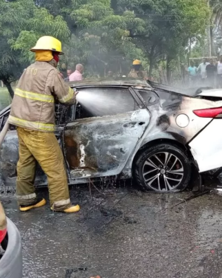 Accidente de tránsito en la circunvalación de Baní, deja un muerto calcinado y al menos un heridos