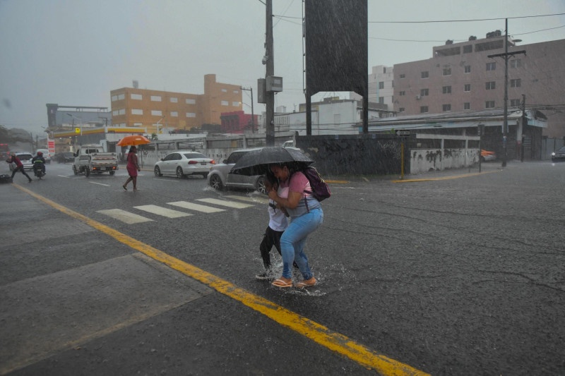 Onda tropical incrementará las lluvias a partir de la tarde de este martes