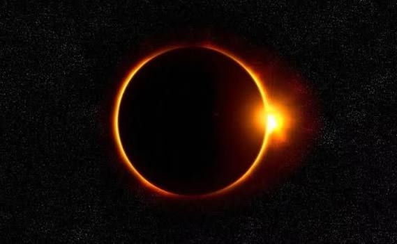 Las impresionantes imágenes del eclipse solar total que se pudo ver en Europa