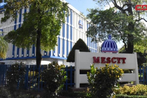 MESCyT reconoce tres emprendimientos universitarios y premia iniciativas de innovación con RD$1.6 millones