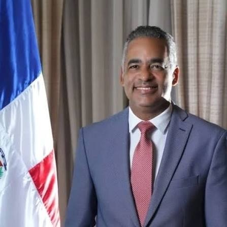Joel Santos se mueve a  presidente del CUED y coordinador del Gabinete de Energía