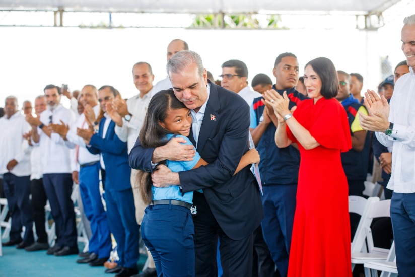 Presidente Abinader da inicio al año escolar 2026-2027 con más de dos millones de estudiantes convocados y afirma: “La República Dominicana que soñamos para el 2036 comienza hoy, en cada aula que abre sus puertas”