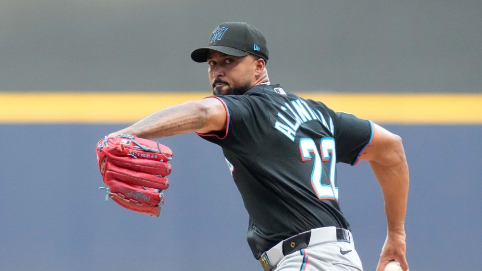 Sandy Alcántara lanza en buena salida, sin decisión ; Devers conecta jonrón de tres carreras, explotan a Framber Valdez, 