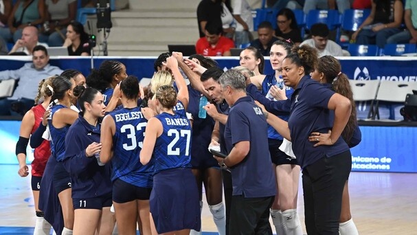 Estados Unidos masacra Reinas del Caribe en tres set y va por oro ante Canadá