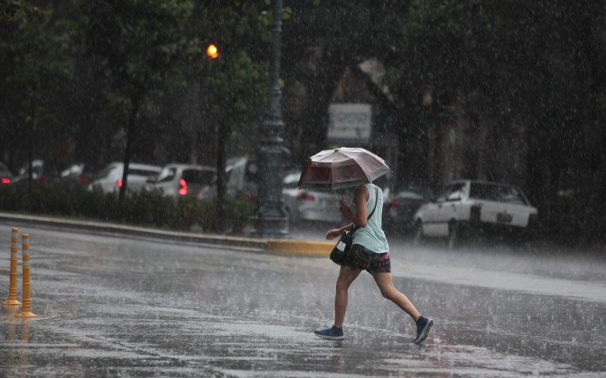 Este lunes el paso de onda tropical y la incidencia de la vaguada provocarán lluvias dispersas y tronadas