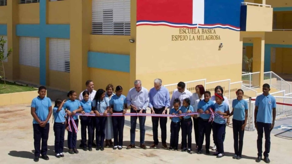 El nuevo año escolar inicia este día con la participación de más de dos millones de estudiantes, y  la protesta de los profesores más de 2 MM de estudiantes convocados y reclamos de la ADP
