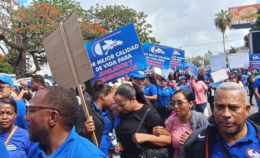 La Asociación Dominicana de Profesores (ADP) al ataque de nuevo con  “Gran Concentración Azul”, en el Parque Independencia
