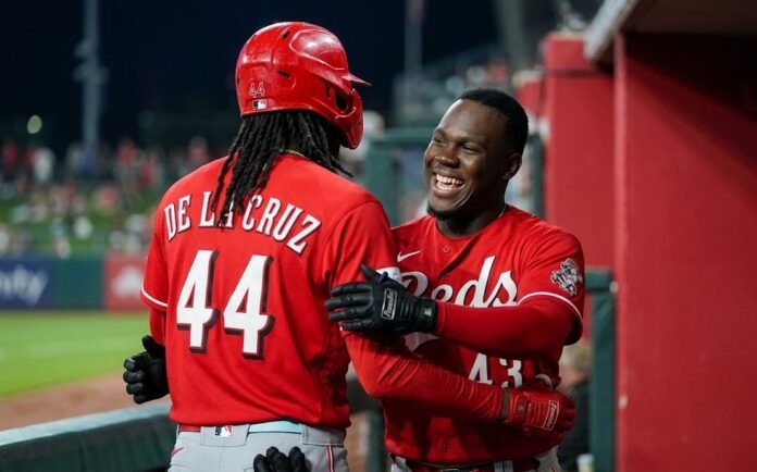 Dominicano Héctor Rodríguez sacude dos jonrones para los Rojos; Devers sigue caliente, Freddy Peralta gana, Schwarber conecta su jonrón 40, resúmen 