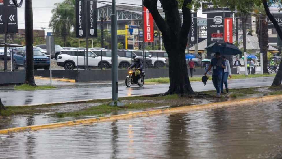 Meteorología prevé un día caluroso y húmedo, cielo nublado con alta probabilidad de aguaceros