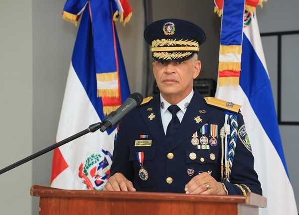 Director de la Policía Nacional implementa cambios estratégicos en direcciones clave