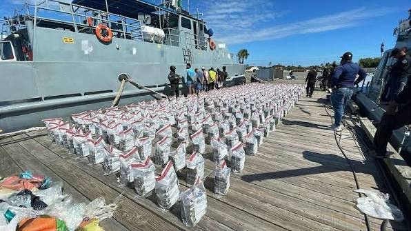DNCD incauta 1.3 toneladas de cocaína, 30 bloques de marihuana en Baní