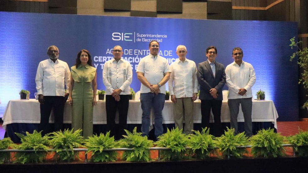 INFOTEP certifica por competencias 300 técnicos electricistas junto a la Superintendencia de Electricidad
