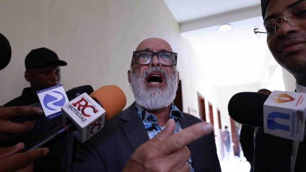 Condenan a un año de prisión suspendida "detective" Angel Martínez por difamar a Faride Raful
