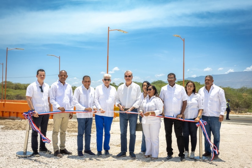 Abinader inaugura carretera Boca de Chavón tras más de 25 años de espera de la comunidad