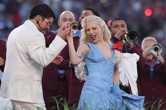 Bad Bunny arrasa en los Emmy y su show del Super Bowl se convierte en el más premiado de la historia