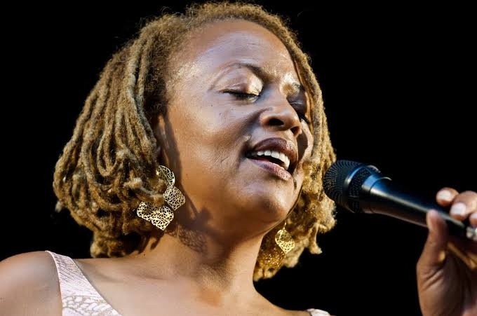El legado de Cassandra Wilson: soul, blues y el espíritu del Mississippi en una voz que redefinió el ritmo del jazz contemporáneo