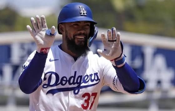 Dominicano Teoscar Hernández jonrón de 3 carreras ; Tatis Jr batea tres hits, Justine Martínez gana, Dennis Santana salva, resúmen 
