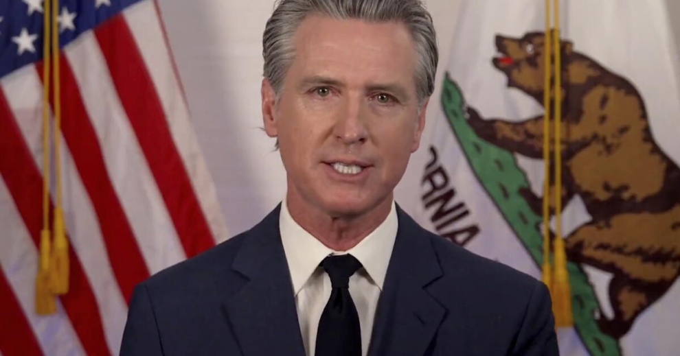 En California se obliga por ley  a identificar de forma explícita los anuncios de audio y video que empleen intérpretes generados por inteligencia artificial (IA)