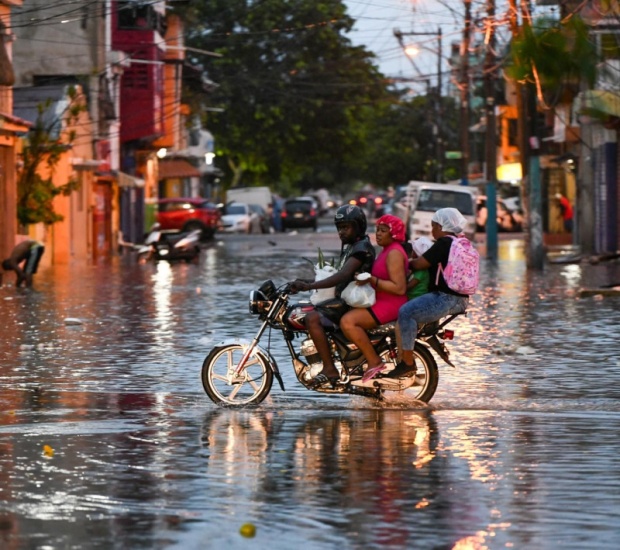 Para este domingo  se prevén chubascos matutinos y aguaceros localmente fuertes en la tarde, debido a la incidencia de una onda tropical y una vaguada