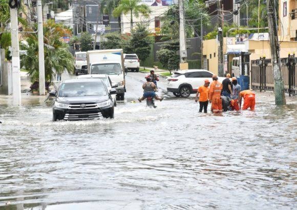 Para este jueves acercamiento de onda tropical y vaguada provocarán lluvias moderadas en la tarde y noche, sigue el calor
