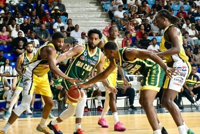 Inicia esta noche el torneo número 50 de baloncesto del Distrito Nacional;  clubes Mauricio Báez y San Carlos abren la jornada inaugural
