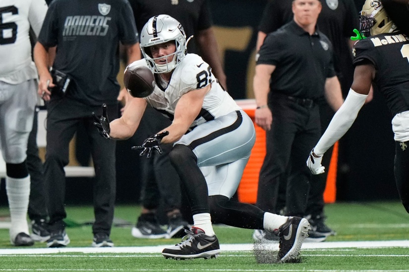 Kirk Cousins lanza 3 TD y los Raiders invictos vencen a Saints; 49ers  doblegan a Cardinals, resúmen 