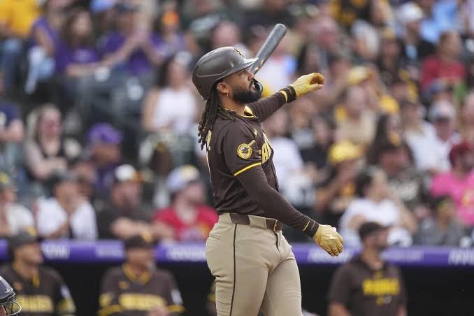 Fernando Tatis Jr. empató el partido a 5 con un jonrón solitario, su número 24 de la campaña