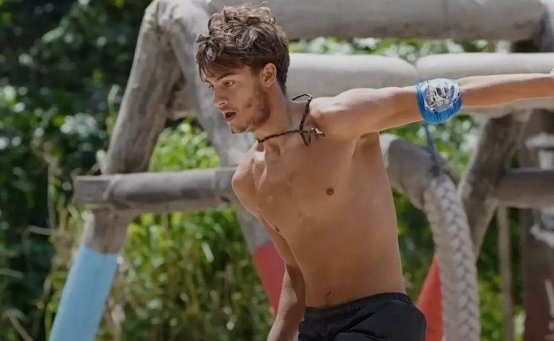 Stavros Floros, ex-participante de  "Survivor Grecia" demanda productores del reality por más de 100 millones de dólares
