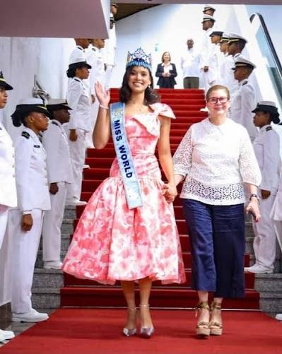 Reina Miss Mundo 2026, Joheirry Mola, regresa al país