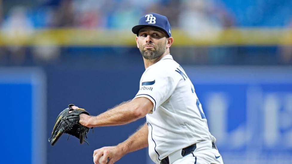 Lanzador Nick Martinez expulsado una vez del Yankee Stadium, regresa para llevar a los Rays  a la Serie de Campeonato de la Liga Americana.