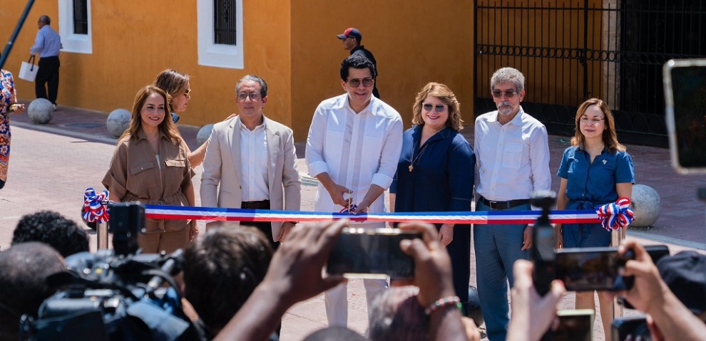 Ministro de Turismo encabeza entrega de un proyecto de mejoramiento integral de viviendas y fachadas en la Ciudad Colonial, 