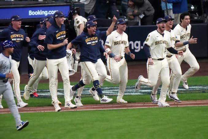 Cerveceros a vencer 2-1 a Dodgers y toman delantera ; Brice Turang conectó jonrón