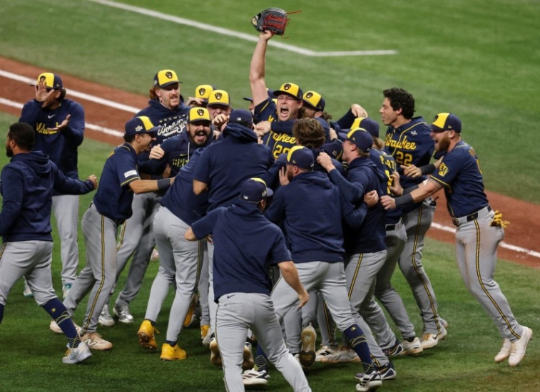 Pat Murphy guía a Cerveceros a su 1er título de la Serie Mundial: Misiorowski supera el calor y un calambre,  golpe final, resúmen 