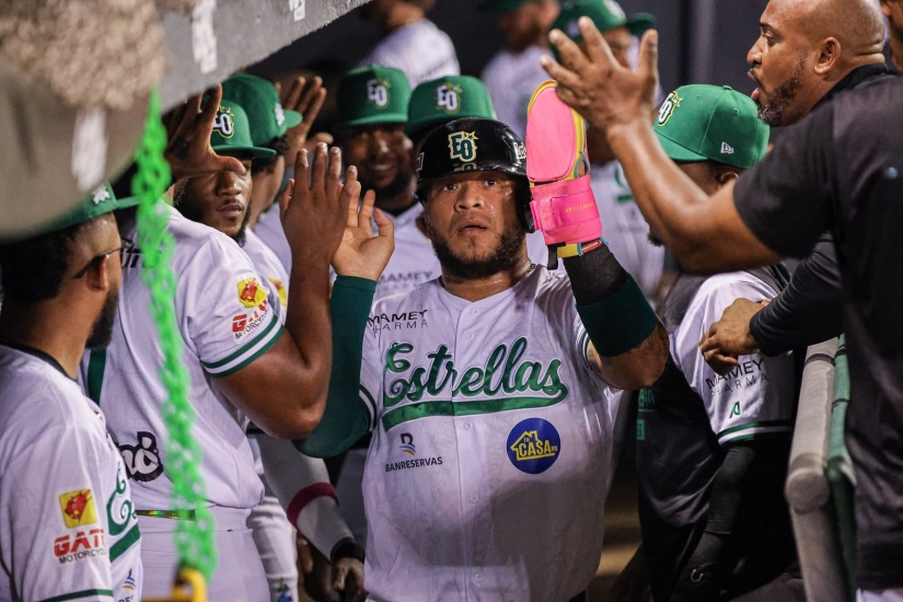 Estrellas apabullan Azules 8-3 en el Tetelo Vargas; Leones salen del sótano tras vencer Aguílas, resúmen 