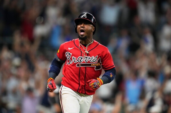 Bravos disparan 3 jonrones, incluido uno de 3 carreras de Harris, para eliminar a Filis