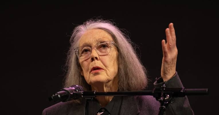 Anne Carson gana el Nobel de Literatura por actualizar la tradición clásica con formas innovadoras