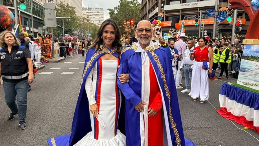 Mariasela Álvarez y Manuel Montilla coronados Reina Momo y Rey Momo, en representación de la RD en la Cabalgata de la Hispanidad 2026, celebrada en Madrid.