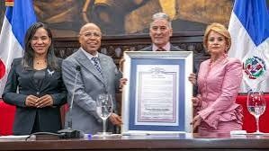 Cámara de Diputados reconoce trayectorias de artistas dominicanos Niní Cáfaro, Leonel Lirio y Janina Rosado